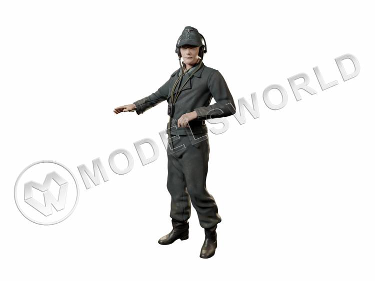 Фигура командира танка, Германия, лето 1943 г., поза 1. Масштаб 1:35 - фото 1