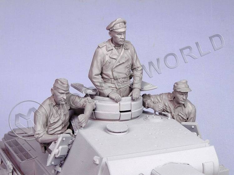 Фигуры Германский танковый экипаж для Pz.Kpfw.III/IV, лето 1940-45 гг. Масштаб 1:35 - фото 1