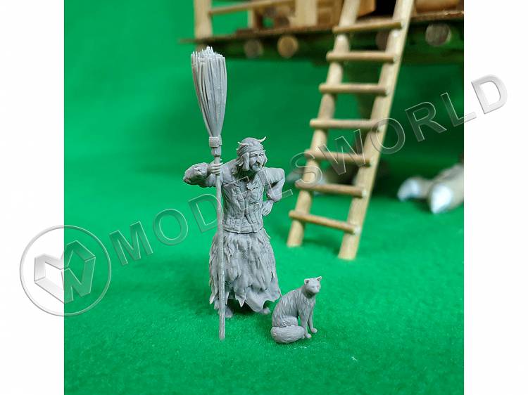 Фигура "Баба Яга с метлой". Масштаб 1:35 - фото 1